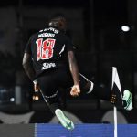 Análise: Vasco arranca virada no coração, espanta má fase e ganha moral para enfrentar o Flamengo