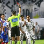 Após temporal e papelão de Neymar, Santos busca empate com o Bahia na Vila