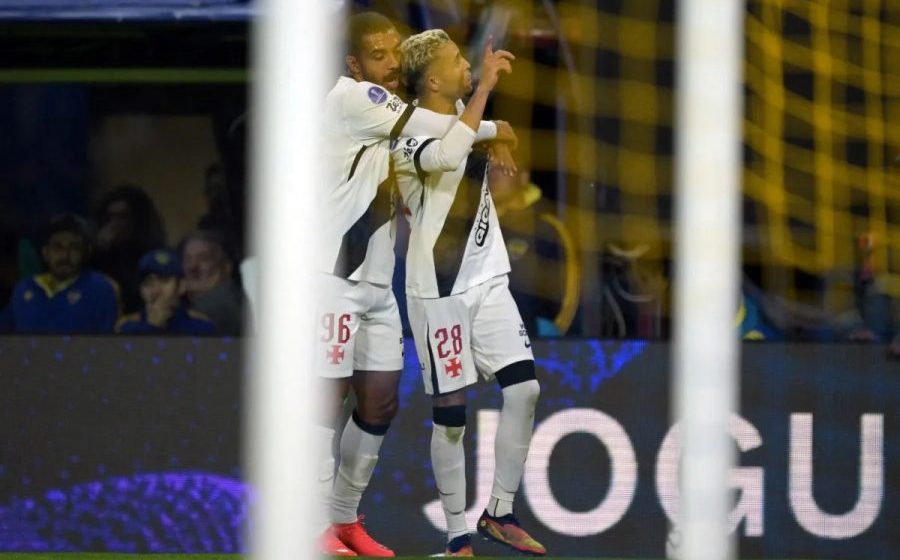 Autor de gol contra Boca, Adson fica fora de jogo do Vasco contra Corinthians; entenda o motivo