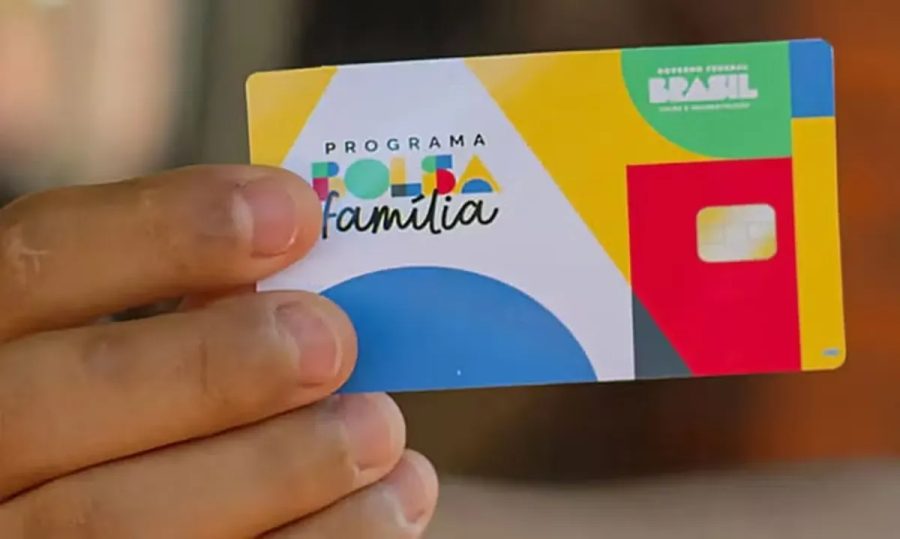 Campanha de Lula intensifica busca de votos entre beneficiários do Bolsa Família que ainda votam em Flávio Bolsonaro