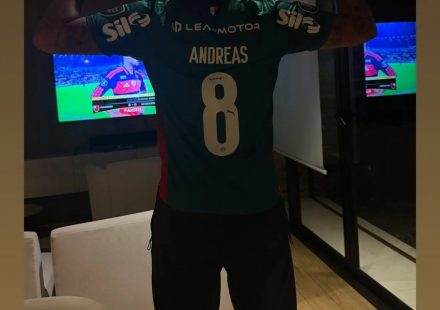 Com camisa de Andreas Pereira, Deyverson comemora eliminação do Flamengo na Libertadores