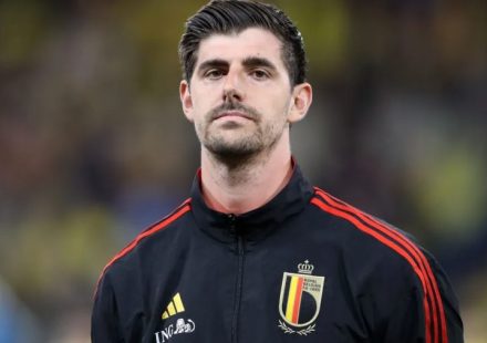 Courtois revela que foi retirado de grupo de WhatsApp da seleção da Bélgica