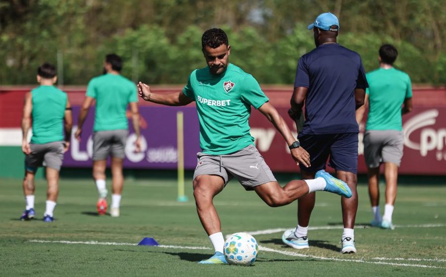 E o Alisson? Há quase três meses sem ser relacionado, volante tem futuro incerto no Fluminense