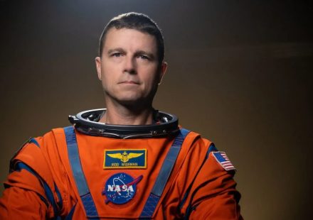 'É surreal': astronautas da Artemis II relatam experiência de observar o lado oculto da Lua