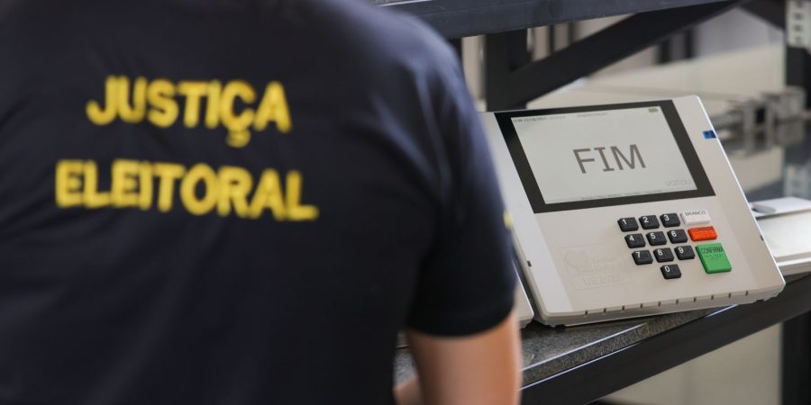 Entenda como funciona o combate ao assédio eleitoral e saiba denunciar