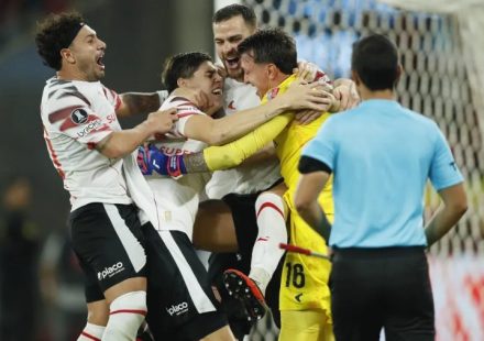 Estudiantes desafia sistema e vai à final da Libertadores com defesa de SAF