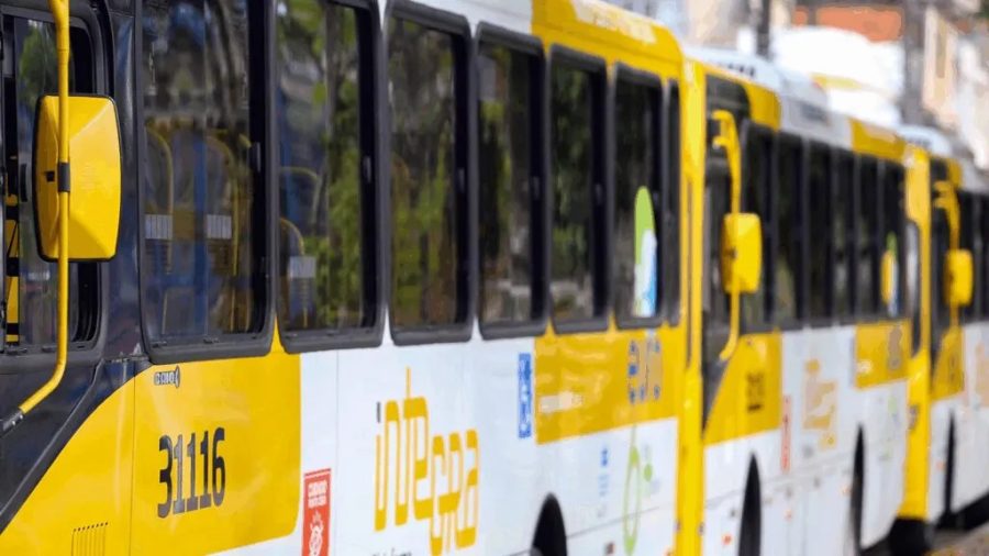 Faltou ônibus em Salvador no 2º turno, oito dias após Câmara dar título a Flávio Bolsonaro
