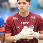 Goleiro de 14 anos da base do São José segue internado na UTI após acidente de carro