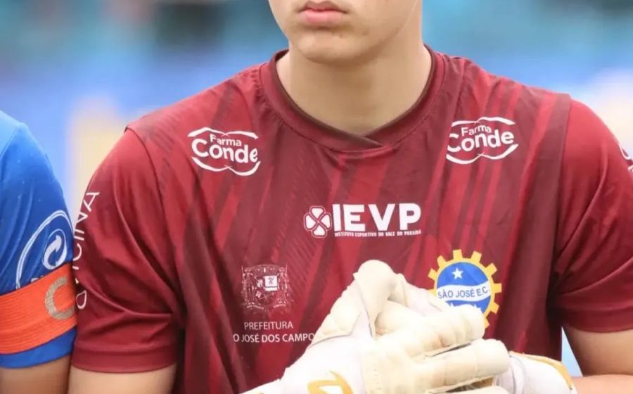 Goleiro de 14 anos da base do São José segue internado na UTI após acidente de carro