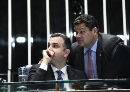 Jogo de sobrevivência institucional: aliados discutem Alcolumbre no TCU e Pacheco no STF em cenários pós-eleição