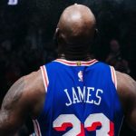 LeBron James diz que atuação como pivô é temporária: “Temos Embiid, um MVP”
