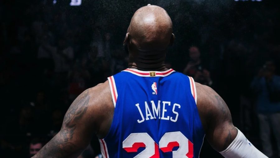 LeBron James diz que atuação como pivô é temporária: “Temos Embiid, um MVP”