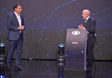 Mendonça diz que Flávio e Lula podem divulgar sigilos