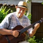 Parceiro pouco conhecido de Jorge Aragão, Jotabê festeja no palco os 50 anos de sucesso do samba 'Malandro'
