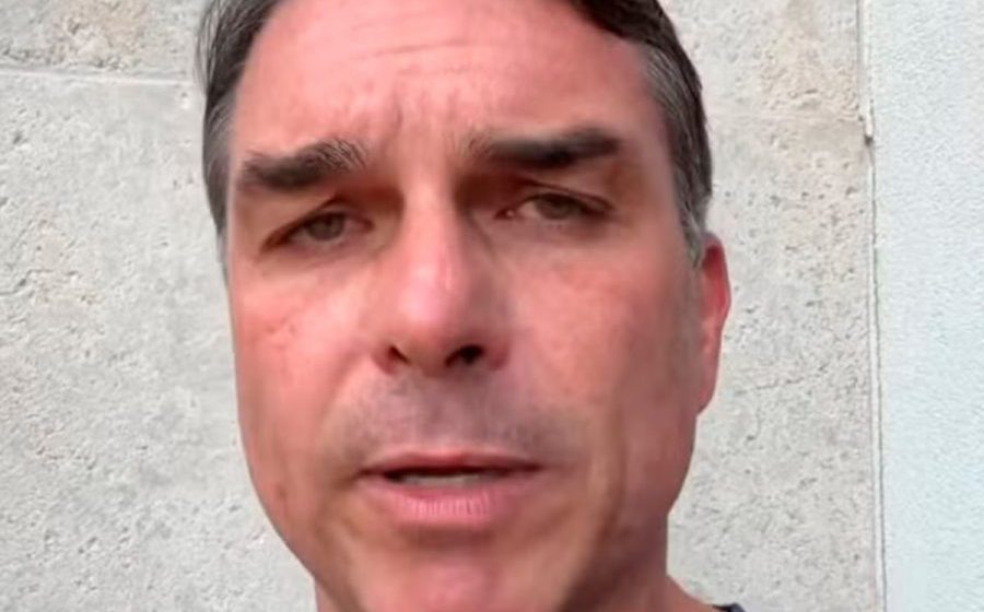 PF cancela passaportes de Flávio Bolsonaro após descumprimento de decisão judicial
