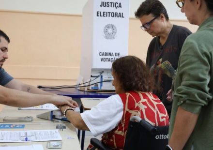 Primeiro turno contou com 43% mais eleitores de ao menos 70 anos
