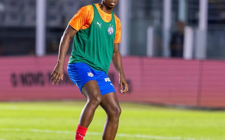 Suspensão de Kanu mantém indefinição na zaga do Bahia depois da venda de Ramos Mingo