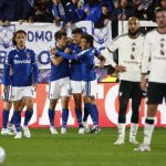 Torcida do Como celebra vitória sobre o Manchester United com música "Vai no Cavalinho"; veja