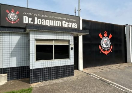 Torcida organizada vai ao CT do Corinthians para nova cobrança ao elenco