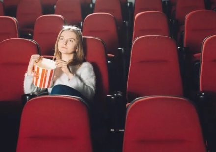 Valor de ingresso e da pipoca é a maior barreira para público ir ao cinema
